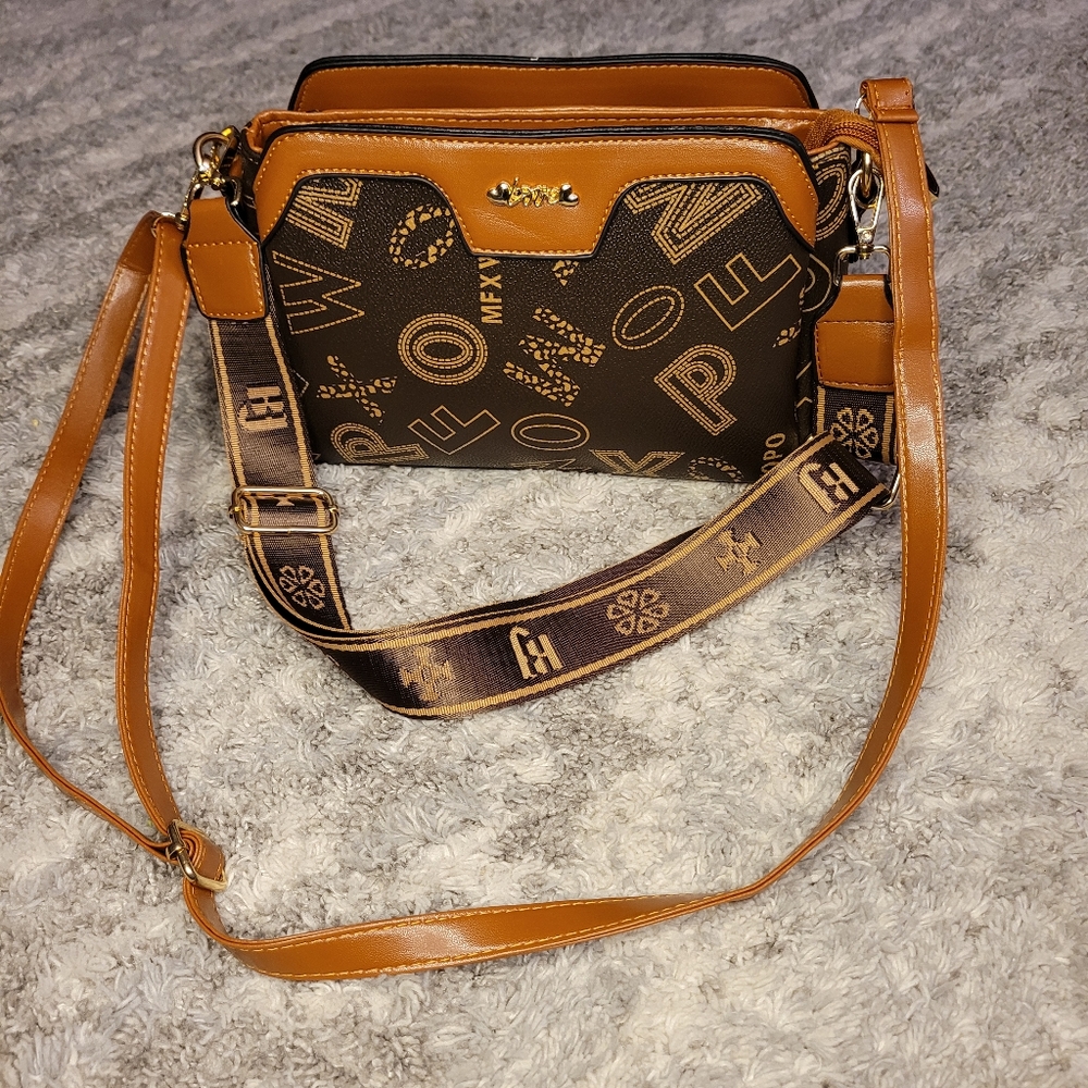 Crossbody Medium brown bag.